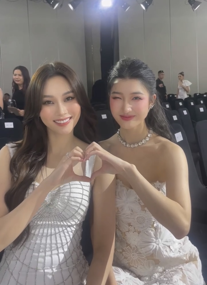 Đặng Thu Thảo và Phương Nhi bùng nổ visual khi chung khung hình: Nhan sắc bất phân thắng bại, camera thường không 'hại' nổi - Ảnh 5.