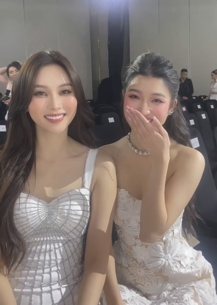 Đặng Thu Thảo và Phương Nhi bùng nổ visual khi chung khung hình: Nhan sắc bất phân thắng bại, camera thường không 'hại' nổi - Ảnh 4.