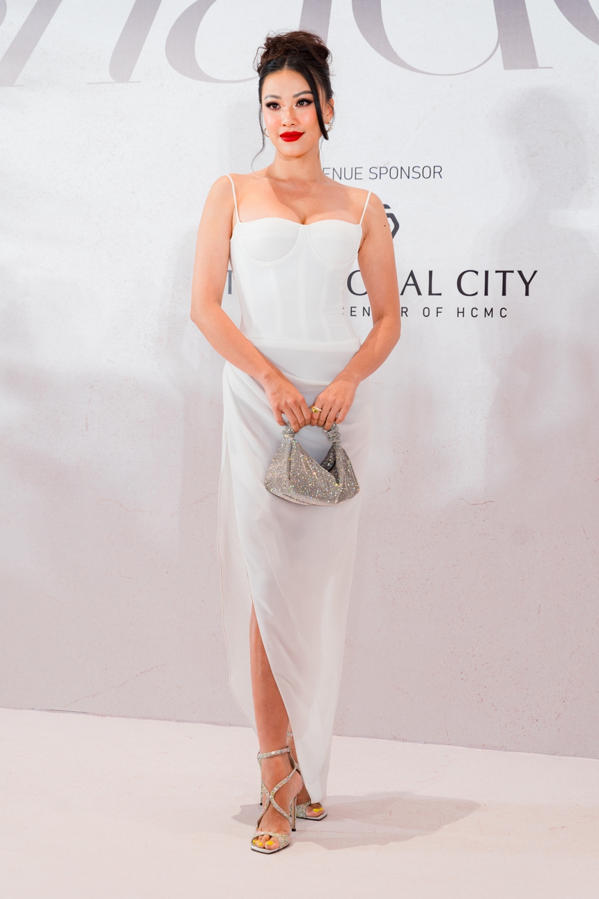 Sao Việt đọ sắc cực gắt trên thảm đỏ: Phương Nhi hóa búp bê sống, Kiều Loan - Mai Phương khoe nhan sắc lạ, Ngọc Trinh - Lý Nhã Kỳ diện đồ hiểm hóc - Ảnh 22.