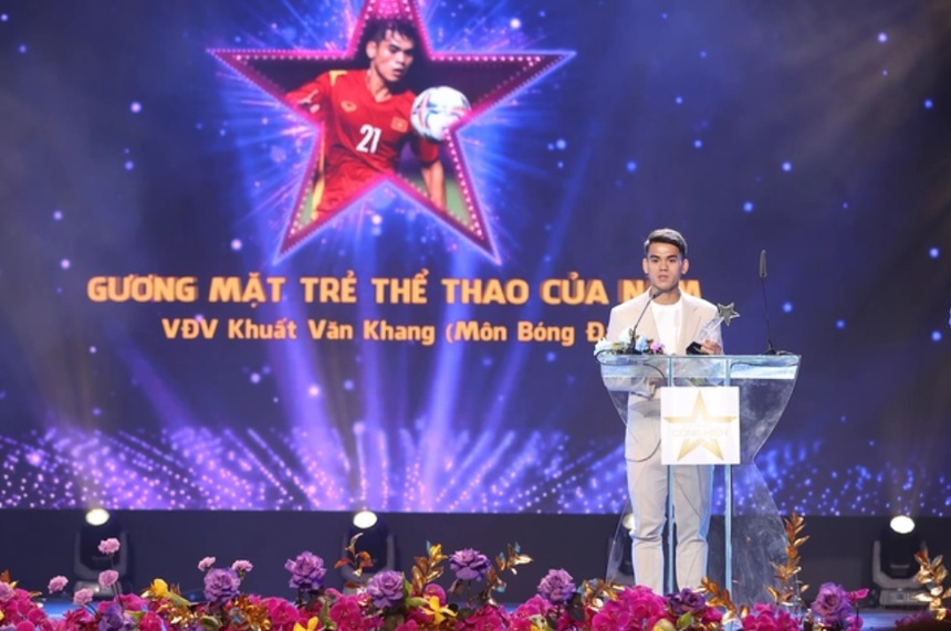 Cống hiến 2023: Loạt khoảnh khắc thăng hoa và cuộc đoàn tụ đẫm nước mắt giữa Hoàng Thùy Linh và Hứa Vĩ Văn - Ảnh 6. Cống hiến 2023: Loạt khoảnh khắc thăng hoa và cuộc đoàn tụ đẫm nước mắt giữa Hoàng Thùy Linh và Hứa Vĩ Văn - Ảnh 6.