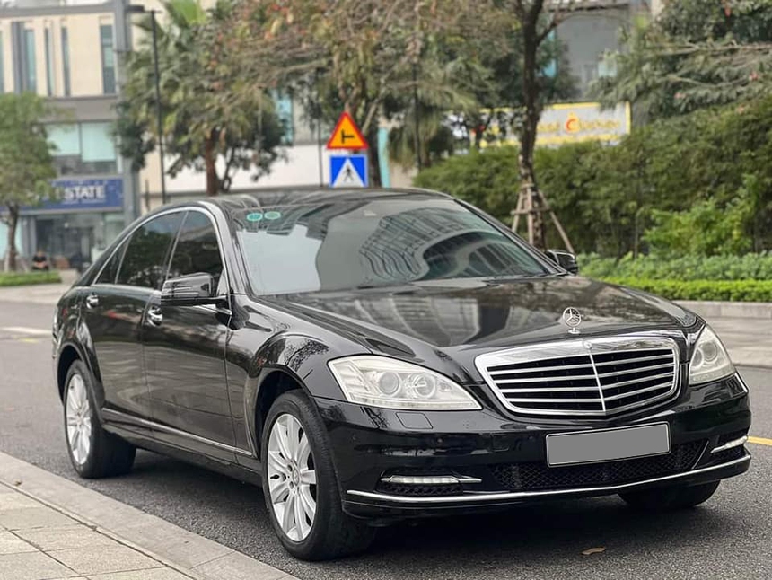 Thay vì mua Corolla Altis 'base', hãy cân nhắc chiếc Mercedes-Benz S 300 nhiều tiện nghi này - Ảnh 2.