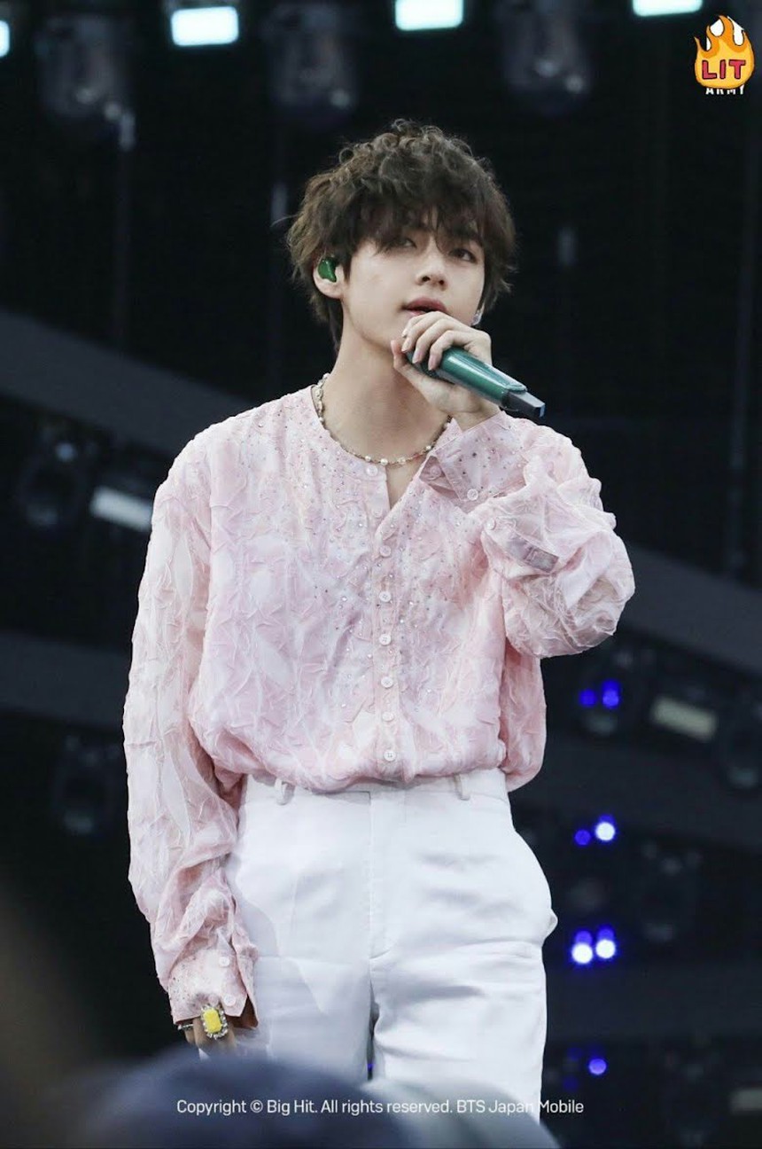 V BTS tiết lộ lý do vẫn lo lắng khi biểu diễn trực tiếp - Ảnh 1.