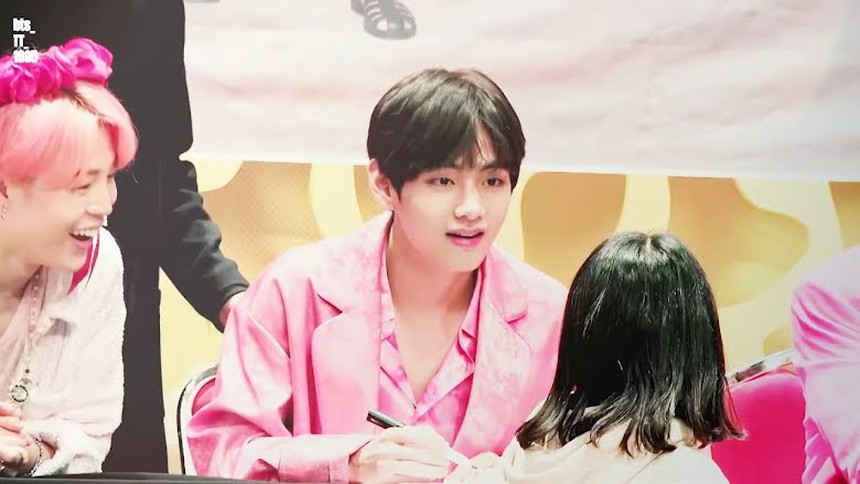 V BTS tiết lộ lý do vẫn lo lắng khi biểu diễn trực tiếp - Ảnh 8.