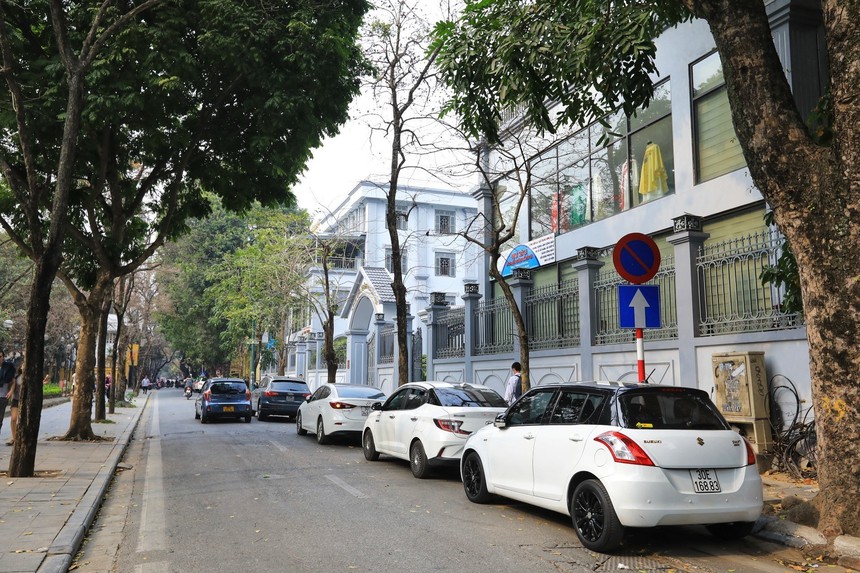 Hà Nội quyết tâm lập lại trật tự vỉa hè, lòng đường - Ảnh 3.