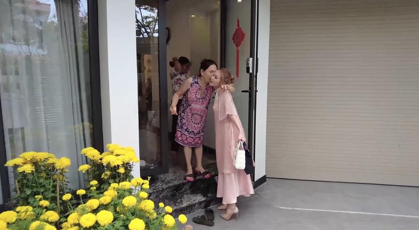 Sau ba năm kết hôn, vợ 'streamer giàu nhất Việt Nam' hé lộ kế hoạch can thiệp kỹ thuật để 'tìm con' - Ảnh 2.