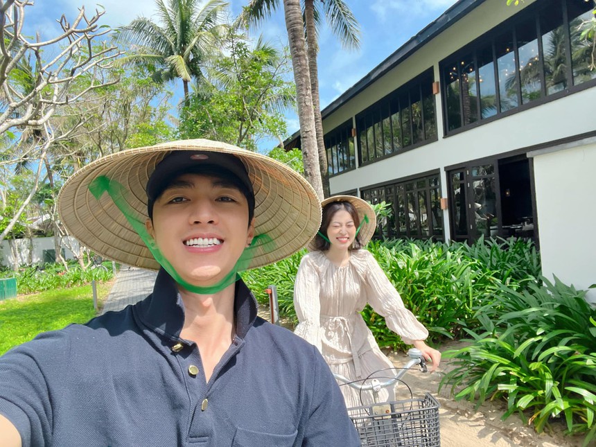 Bình An - Phương Nga bị netizen bắt gặp trên phố, nam diễn viên có hành động 'tình bể bình' với bà xã - Ảnh 3. Bình An - Phương Nga bị netizen bắt gặp trên phố, nam diễn viên có hành động 'tình bể bình' với bà xã - Ảnh 3.