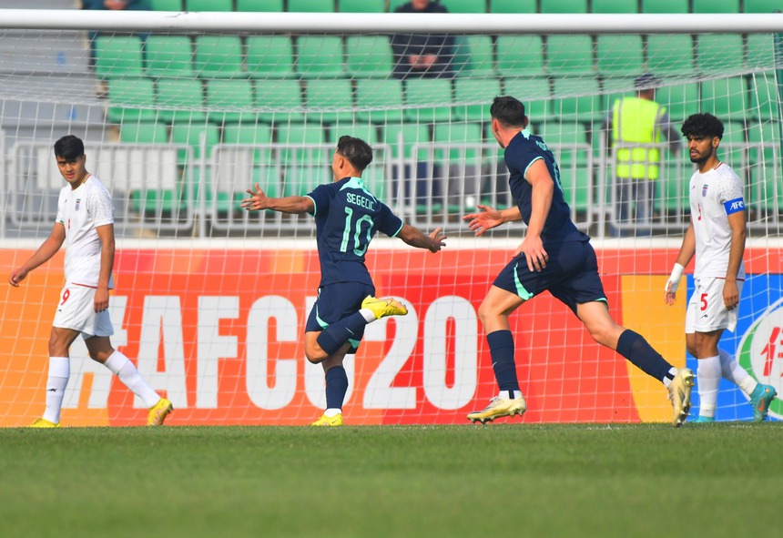 Bại tướng U20 Việt Nam lột xác, thắng ngoạn mục U20 Iran sau màn rượt đuổi nghẹt thở - Ảnh 2.