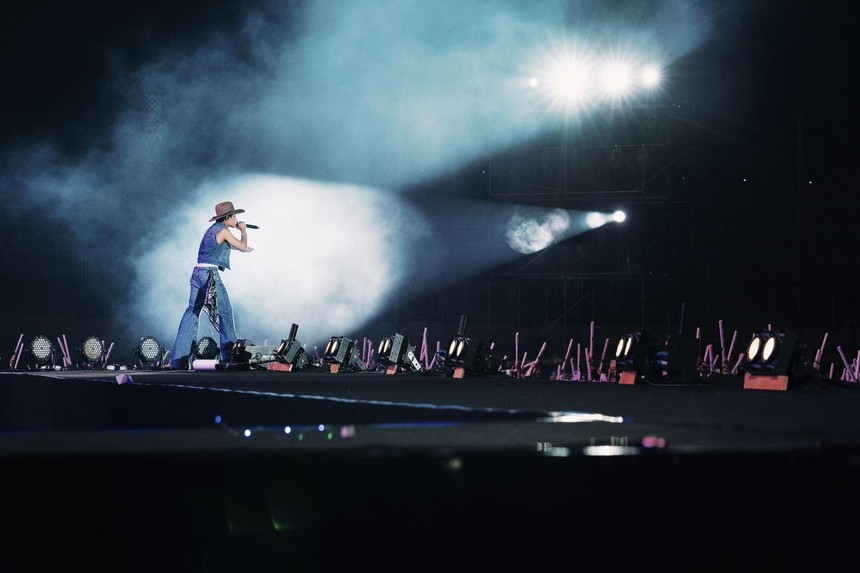 Sơn Tùng M-TP và MONO khi diễn cùng show âm nhạc: Hát toàn hit cũ nhưng ai mới 'cháy' hơn? - Ảnh 2. Sơn Tùng M-TP và MONO khi diễn cùng show âm nhạc: Hát toàn hit cũ nhưng ai mới 'cháy' hơn? - Ảnh 2.