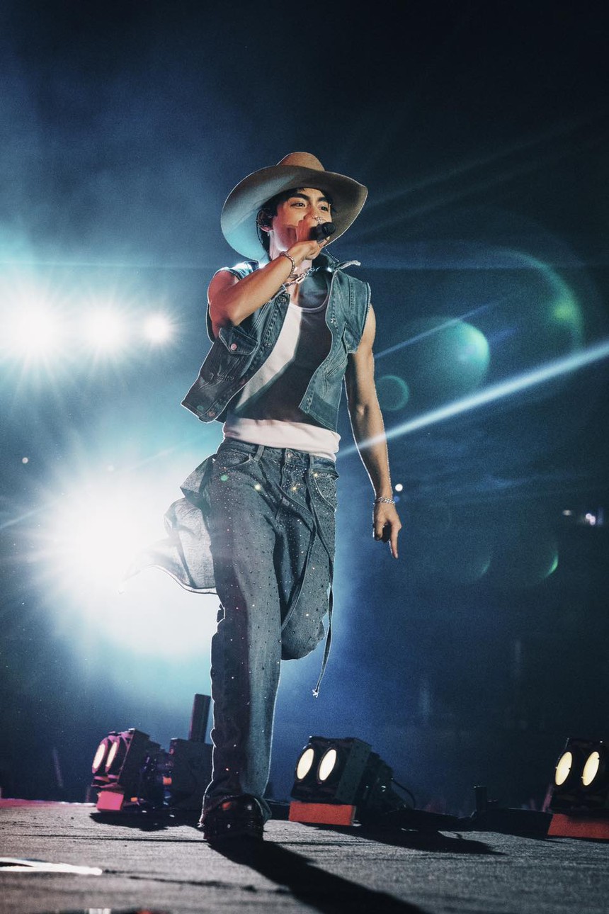 Sơn Tùng M-TP và MONO khi diễn cùng show âm nhạc: Hát toàn hit cũ nhưng ai mới 'cháy' hơn? - Ảnh 3. Sơn Tùng M-TP và MONO khi diễn cùng show âm nhạc: Hát toàn hit cũ nhưng ai mới 'cháy' hơn? - Ảnh 3.