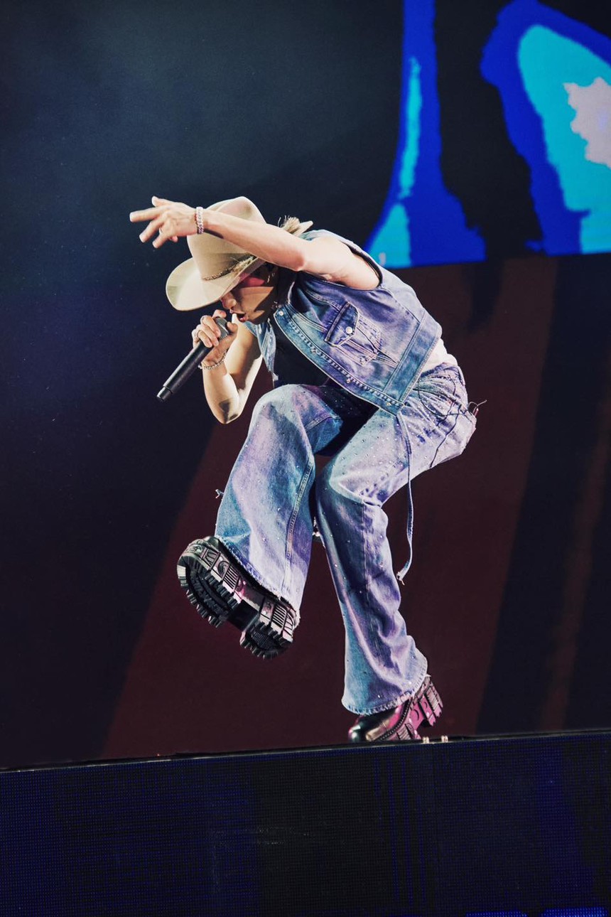 Sơn Tùng M-TP và MONO khi diễn cùng show âm nhạc: Hát toàn hit cũ nhưng ai mới 'cháy' hơn? - Ảnh 7. Sơn Tùng M-TP và MONO khi diễn cùng show âm nhạc: Hát toàn hit cũ nhưng ai mới 'cháy' hơn? - Ảnh 7.