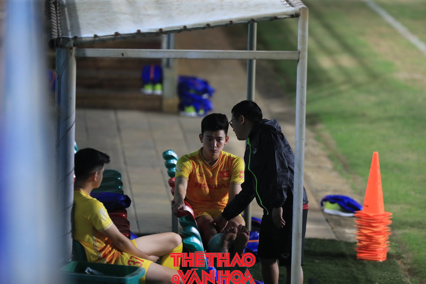 Phan Tuấn Tài chấn thương trong buổi tập U23 Việt Nam - Ảnh 1. U23 Việt Nam, Troussier, Philippe Troussier, Tuấn Tài, Phan Tuấn Tài