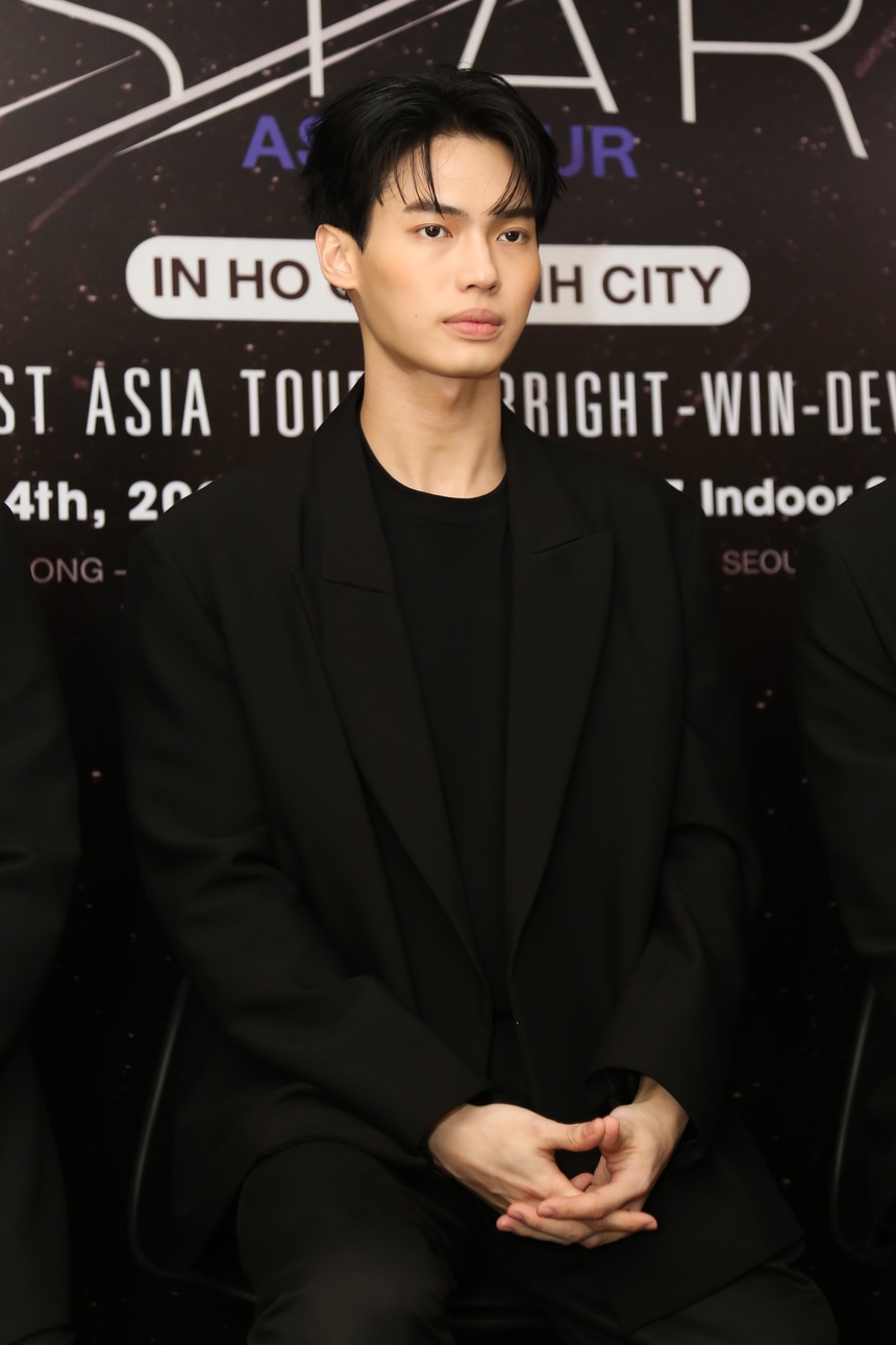 Cận cảnh nhan sắc hủy diệt camera thường của dàn sao F4 Thái Lan ở buổi ra mắt truyền thông Việt Nam trước thềm fan meeting - Ảnh 4.