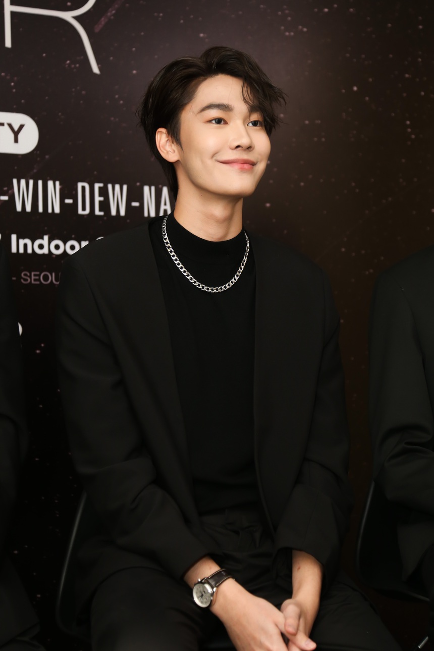 Cận cảnh nhan sắc hủy diệt camera thường của dàn sao F4 Thái Lan ở buổi ra mắt truyền thông Việt Nam trước thềm fan meeting - Ảnh 3.