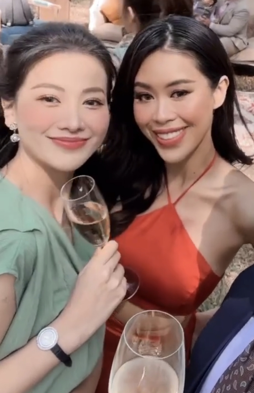 Dàn sao Vbiz tại hôn lễ của Kathy Uyên: Hội bạn 'triệu đô' có mặt chúc phúc, Linh Rin - Chi Pu đọ sắc  - Ảnh 4.