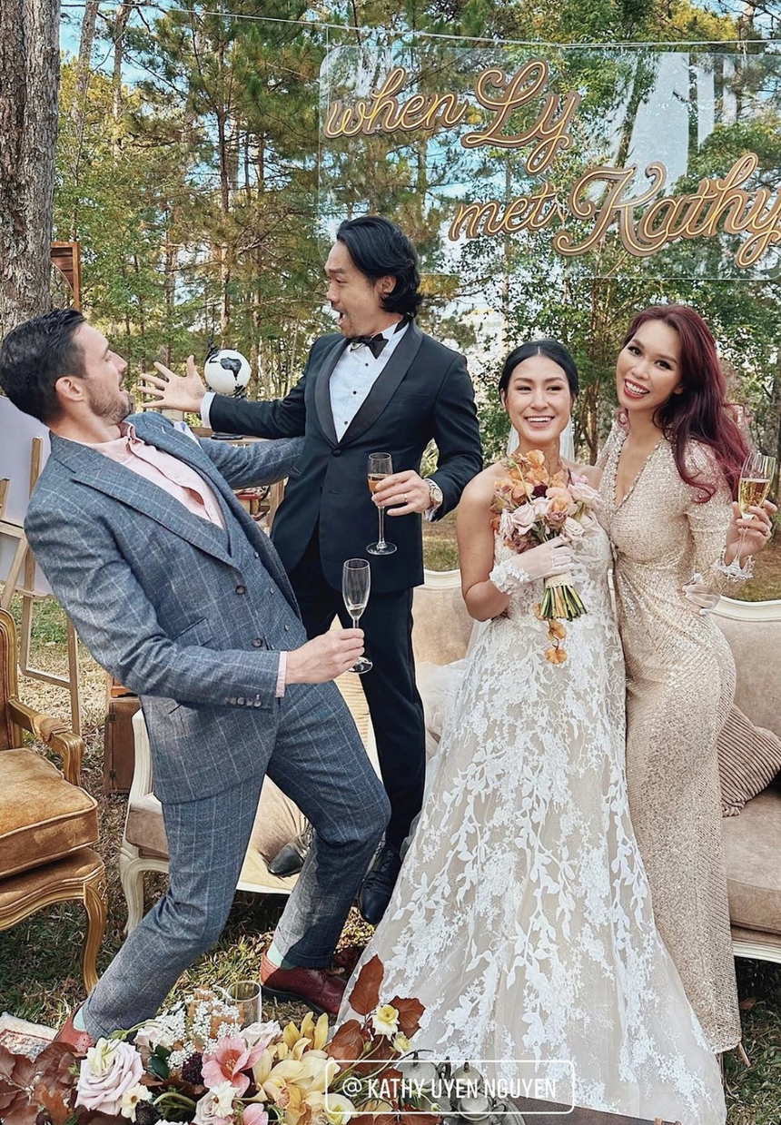 Vợ chồng Hà Tăng nhún nhảy lầy lội, cùng loạt cặp đôi phát 'cẩu lương' trong tiệc tối hôn lễ Kathy Uyên - Ảnh 9. Vợ chồng Hà Tăng nhún nhảy lầy lội, cùng loạt cặp đôi phát 'cẩu lương' trong tiệc tối hôn lễ Kathy Uyên - Ảnh 9.