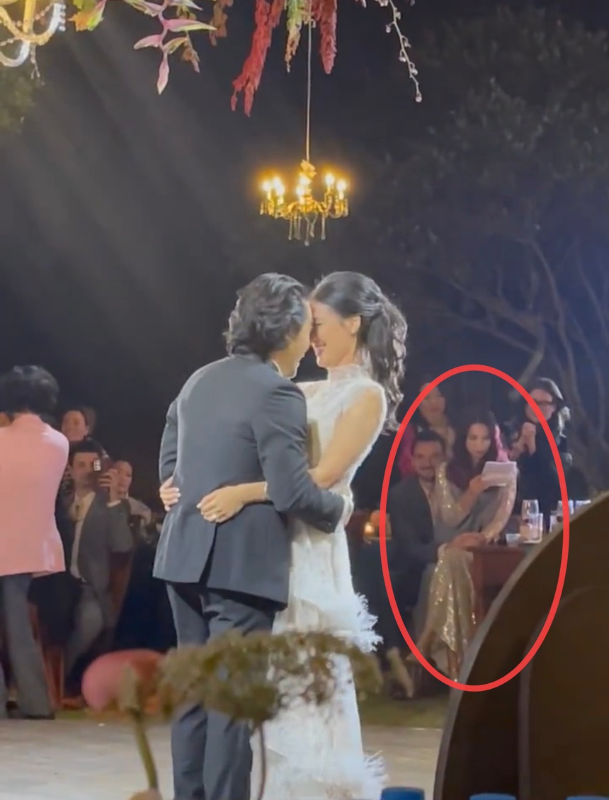 Vợ chồng Hà Tăng nhún nhảy lầy lội, cùng loạt cặp đôi phát 'cẩu lương' trong tiệc tối hôn lễ Kathy Uyên - Ảnh 10. Vợ chồng Hà Tăng nhún nhảy lầy lội, cùng loạt cặp đôi phát 'cẩu lương' trong tiệc tối hôn lễ Kathy Uyên - Ảnh 10.