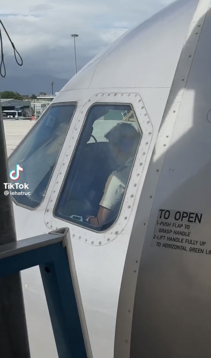 Mỹ nhân yêu cơ trưởng “trẻ nhất Việt Nam” giàu cỡ nào mà sơ hở là đi du lịch: Ở khách sạn 13 triệu/đêm, ăn bữa trưa “sương sương” cũng 6 triệu - Ảnh 2.