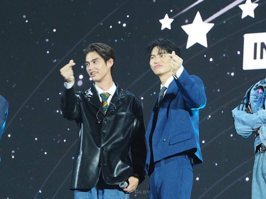 "F4 Thái Lan" đi tour ở Việt Nam: 4 mỹ nam chiêu đãi fan loạt hit, 1 người đang hát bỗng phì cười! - Ảnh 15.