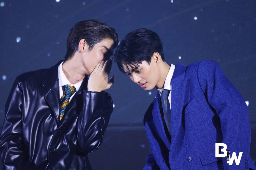 "F4 Thái Lan" đi tour ở Việt Nam: 4 mỹ nam chiêu đãi fan loạt hit, 1 người đang hát bỗng phì cười! - Ảnh 14.