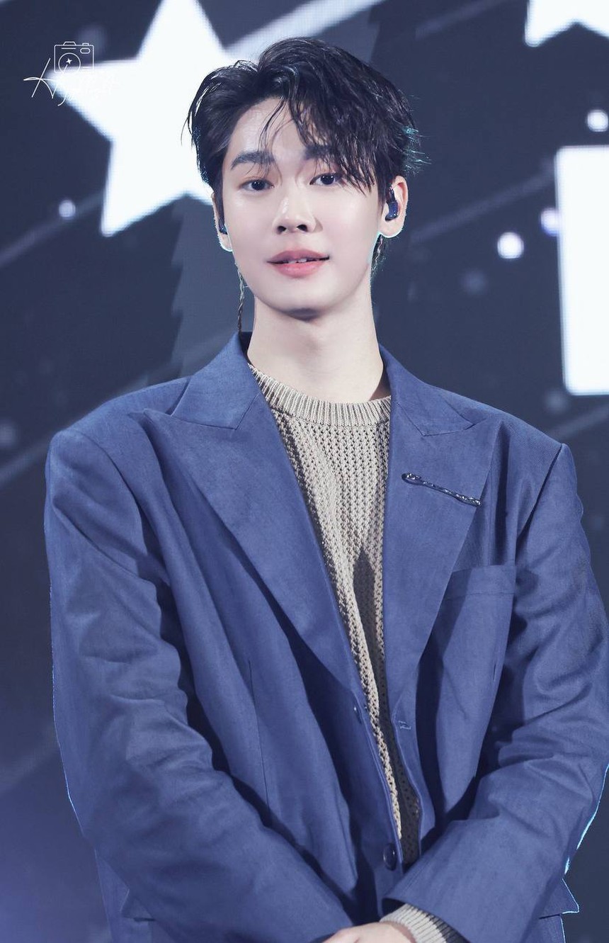 "F4 Thái Lan" đi tour ở Việt Nam: 4 mỹ nam chiêu đãi fan loạt hit, 1 người đang hát bỗng phì cười! - Ảnh 8.