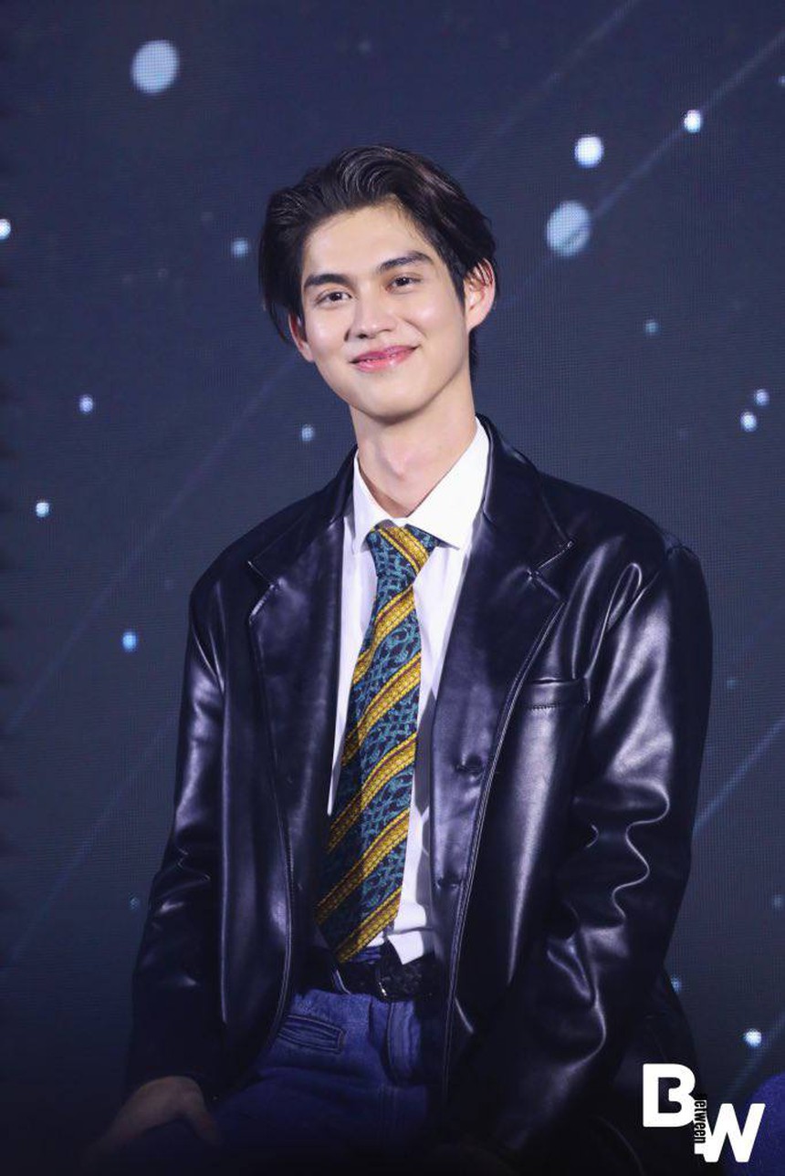 "F4 Thái Lan" đi tour ở Việt Nam: 4 mỹ nam chiêu đãi fan loạt hit, 1 người đang hát bỗng phì cười! - Ảnh 12.