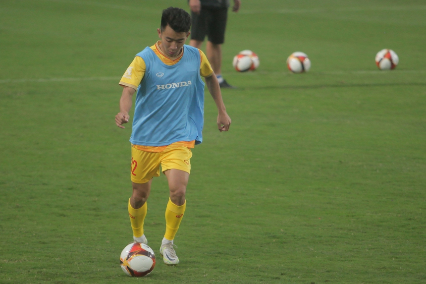 HLV Troussier dạy U23 Việt Nam chơi... bóng ném; nhà vô địch SEA Games dính chấn thương đen đủi - Ảnh 6.