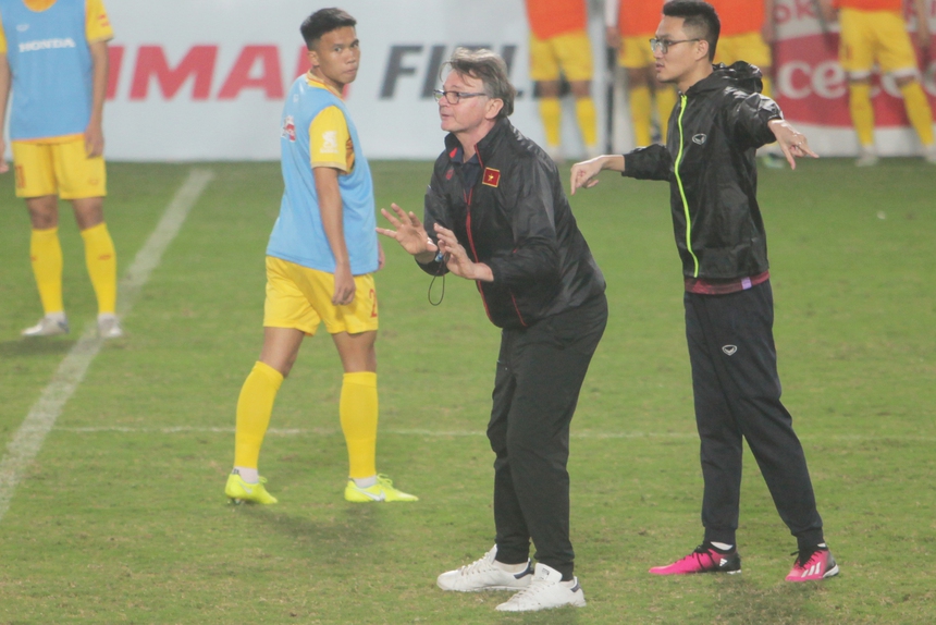 Sao trẻ lò HAGL khen HLV Troussier hết lời, quân bầu Hiển bật mí khó khăn lớn ở U23 Việt Nam - Ảnh 4.