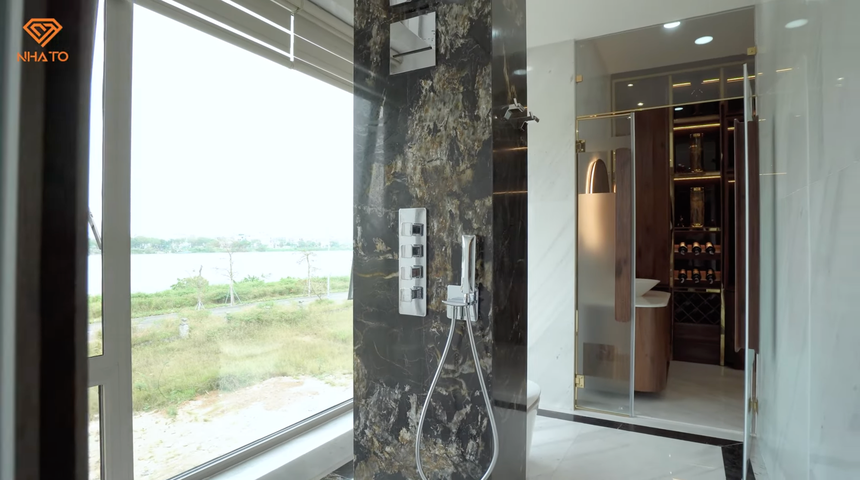 Căn siêu biệt thự trên mảnh đất 700m2: Đèn chùm bằng pha lê mạ vàng 24k, phòng ngủ cho con trai 3 tuổi rộng gần 80m2 - Ảnh 16.