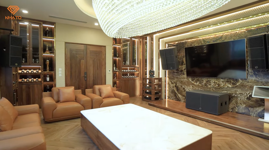 Căn siêu biệt thự trên mảnh đất 700m2: Đèn chùm bằng pha lê mạ vàng 24k, phòng ngủ cho con trai 3 tuổi rộng gần 80m2 - Ảnh 17.