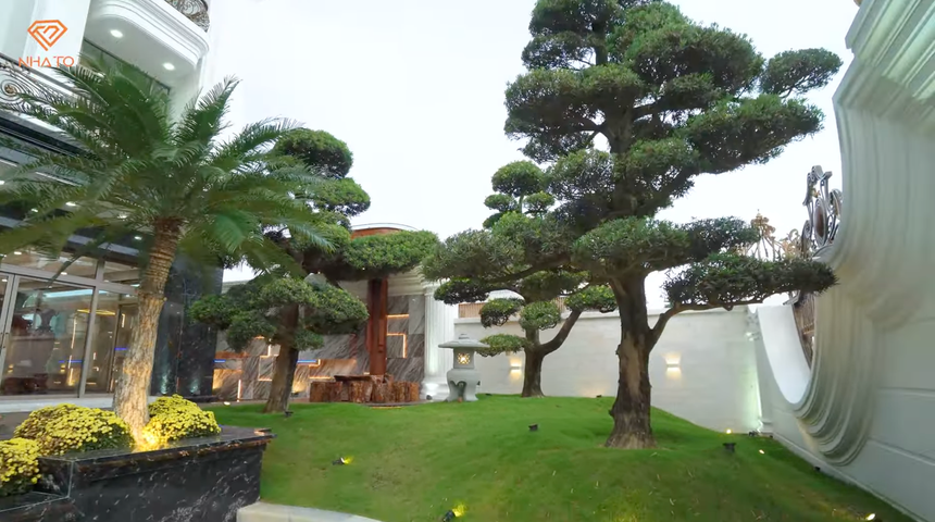 Căn siêu biệt thự trên mảnh đất 700m2: Đèn chùm bằng pha lê mạ vàng 24k, phòng ngủ cho con trai 3 tuổi rộng gần 80m2 - Ảnh 5.