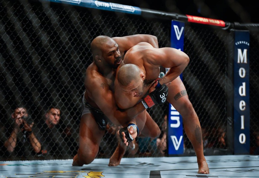 Giành đai hạng nặng UFC, Jon Jones khẳng định vị thế của võ sĩ MMA vĩ đại nhất lịch sử - Ảnh 2. Giành đai hạng nặng UFC, Jon Jones khẳng định vị thế của võ sĩ MMA vĩ đại nhất lịch sử - Ảnh 2.