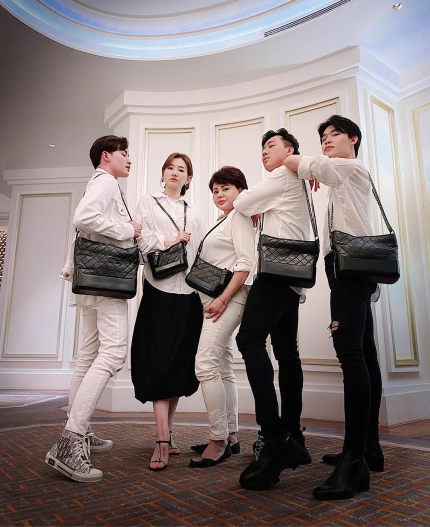 Từ vụ Trấn Thành gặp ồn ào ở rạp phim, Hari Won để lộ 2 quy tắc của nhóm bạn đình đám showbiz  - Ảnh 5.