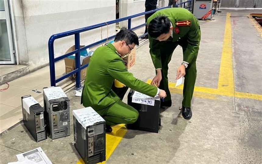 Hà Nội chỉ còn hơn 30% trung tâm đăng kiểm hoạt động - Ảnh 3.