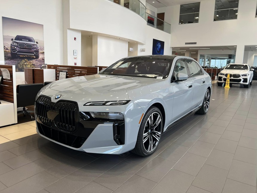 BMW 7-Series và X7 2023 lần đầu lộ diện tại Việt Nam: Bộ đôi xe sang từng gây tranh cãi vì đèn pha na ná VinFast, đấu S-Class và GLS - Ảnh 6.