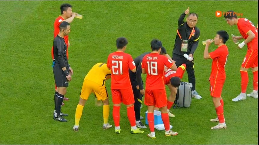 U20 Trung Quốc tạo cơn địa chấn, thắng trắng nhà ĐKVĐ để mở toang cánh cửa vào tứ kết - Ảnh 1.