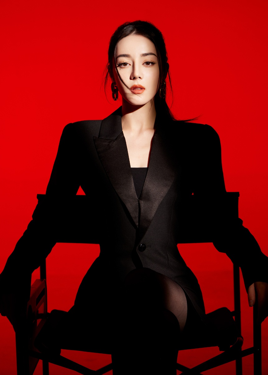 Vừa tái xuất, Địch Lệ Nhiệt Ba đã lên hotsearch với loạt sự cố đáng yêu - Ảnh 2.