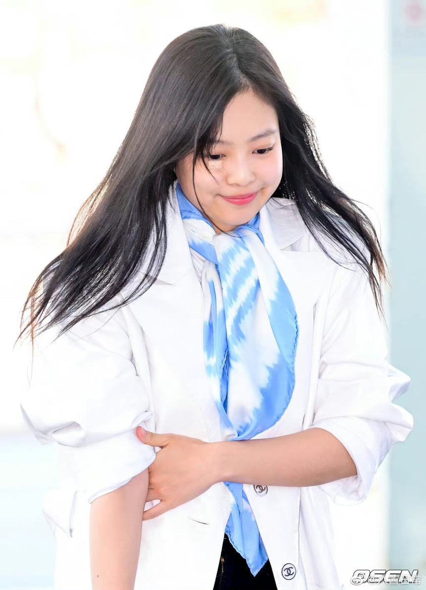 Xuất hiện với chấn thương mặt, Jennie Blackpink gây xót xa vì làm điều này - Ảnh 5.