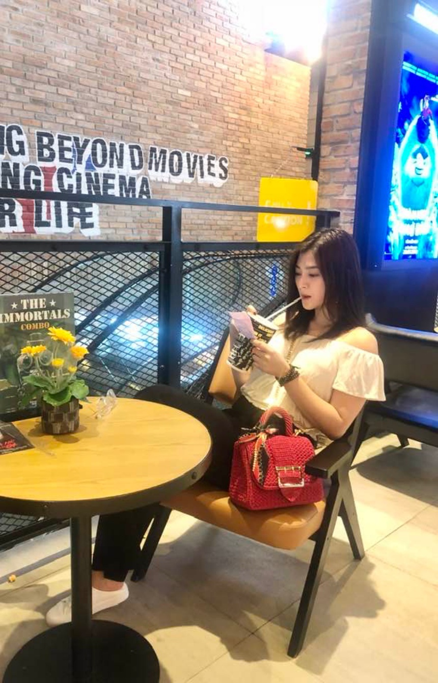 Thanh Trúc lộ vòng 2 lùm lùm và loạt chi tiết nghi có tin vui sau 2 tháng thông báo ngừng đóng phim - Ảnh 1. Thanh Trúc lộ vòng 2 lùm lùm và loạt chi tiết nghi có tin vui sau 2 tháng thông báo ngừng đóng phim - Ảnh 1.