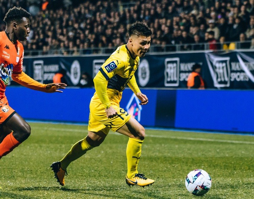 Quang Hải đá trọn 90 phút, Pau B thắng đậm đội bóng 'chiếu dưới'  - Ảnh 3.