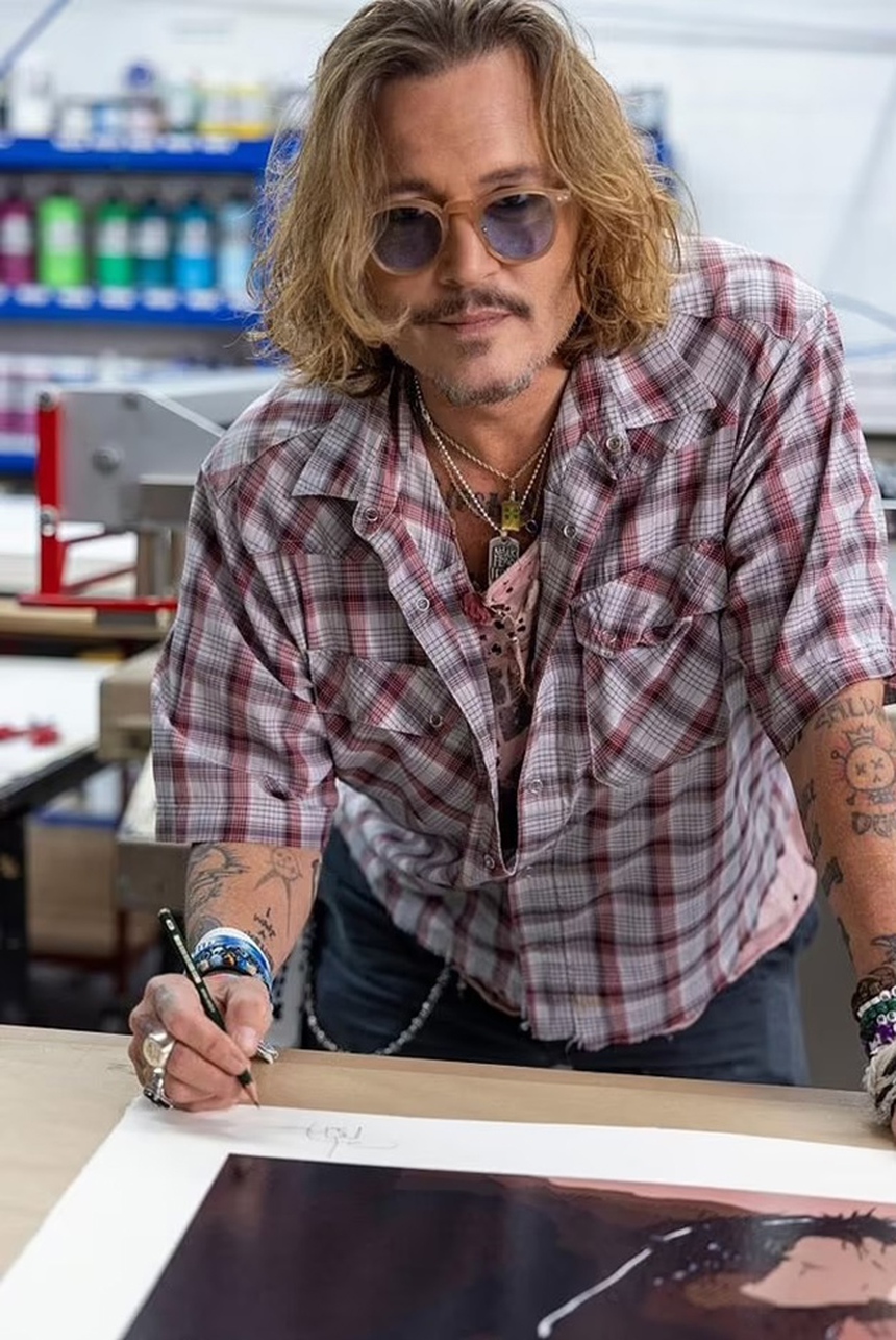 Với nghề tay trái, Johnny Depp đã 'bỏ túi' được nhiều triệu USD chỉ trong vài ngày - Ảnh 2. Với nghề tay trái, Johnny Depp đã 'bỏ túi' được nhiều triệu USD chỉ trong vài ngày - Ảnh 2.