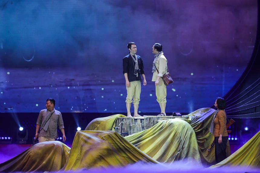 Ra mắt vở nhạc kịch 'Vinh quang trên vai những người anh hùng' - Ảnh 2. Ra mắt vở nhạc kịch 'Vinh quang trên vai những người anh hùng' - Ảnh 2.