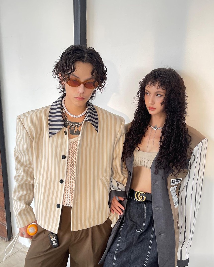 Cặp đôi chủ shop nổi tiếng bỏ phố về quê xây nhà trồng cỏ dại, nhìn sơ qua đã thấy lắm tiền - Ảnh 1. Cặp đôi chủ shop nổi tiếng bỏ phố về quê xây nhà trồng cỏ dại, nhìn sơ qua đã thấy lắm tiền - Ảnh 1.