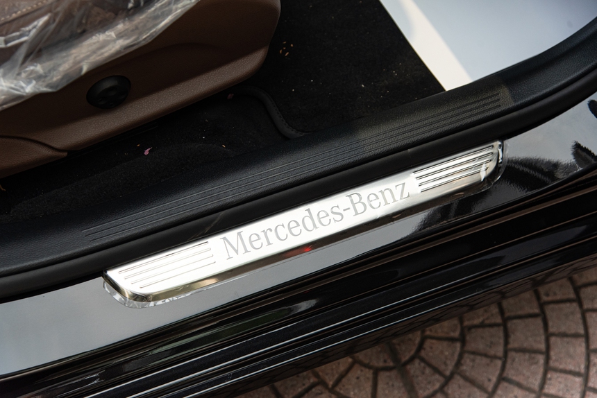 Chiếc Mercedes-Benz E 180 này sẽ giúp người mua tiết kiệm hơn 300 triệu đồng mà vẫn là chủ đầu tiên và mua được xe mới - Ảnh 15. Chiếc Mercedes-Benz E 180 này sẽ giúp người mua tiết kiệm hơn 300 triệu đồng mà vẫn là chủ đầu tiên và mua được xe mới - Ảnh 15.