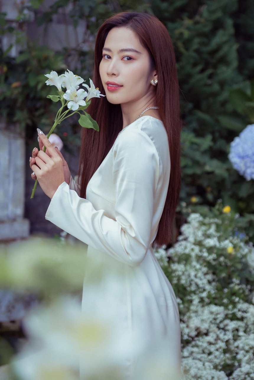 Nam Em bị chê thất lễ khi ngồi hát chung với đàn chị Khổng Tú Quỳnh - Ảnh 5.