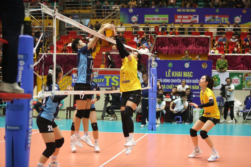 Nhiều bất ngờ ở bảng A vòng I giải bóng chuyền VĐQG 2023 - Ảnh 1.