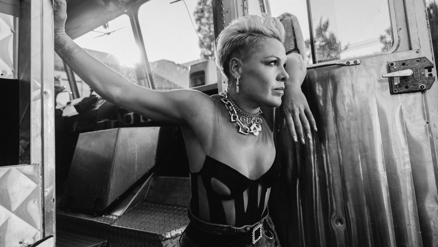 Album 'Trustfall' của P!nk: Nghệ thuật hóa những chuyện riêng tư - Ảnh 3. Album 'Trustfall' của P!nk: Nghệ thuật hóa những chuyện riêng tư - Ảnh 3.