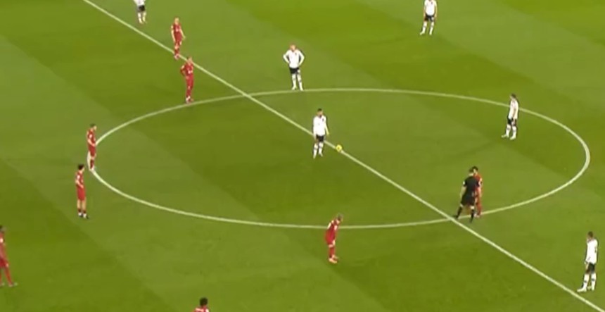 Roy Keane chỉ trích MU thậm tệ sau trận thua lịch sử trước Liverpool: ‘Rạp xiếc đã trở lại’ - Ảnh 2. Roy Keane chỉ trích MU thậm tệ sau trận thua lịch sử trước Liverpool: ‘Rạp xiếc đã trở lại’ - Ảnh 2.