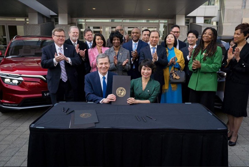 Ngắm khu đất VinFast chọn làm nhà máy xe điện tại Mỹ: Vẫn trong quá trình san lấp, rộng thẳng cánh cò bay - Ảnh 4. Ngắm khu đất VinFast chọn làm nhà máy xe điện tại Mỹ: Vẫn trong quá trình san lấp, rộng thẳng cánh cò bay - Ảnh 4.