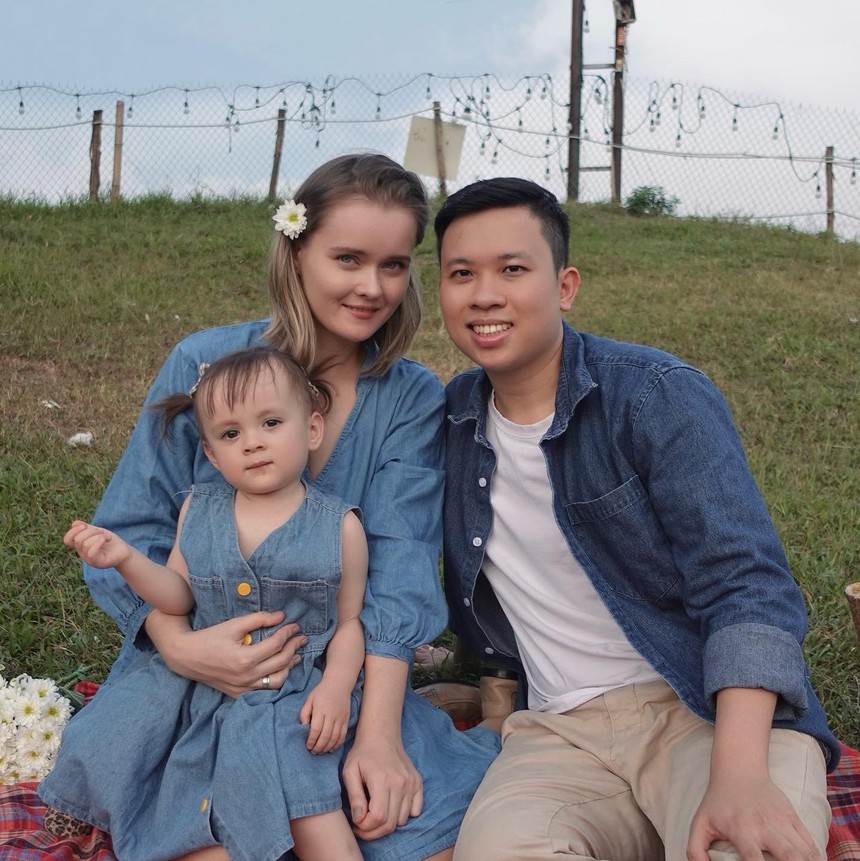 Cô gái Ukraine xinh đẹp như thiên thần “đổ rầm” trước chàng trai quê Nam Định, vượt 8000km tới làm dâu Việt Nam - Ảnh 8. Cô gái Ukraine xinh đẹp như thiên thần “đổ rầm” trước chàng trai quê Nam Định, vượt 8000km tới làm dâu Việt Nam - Ảnh 8.