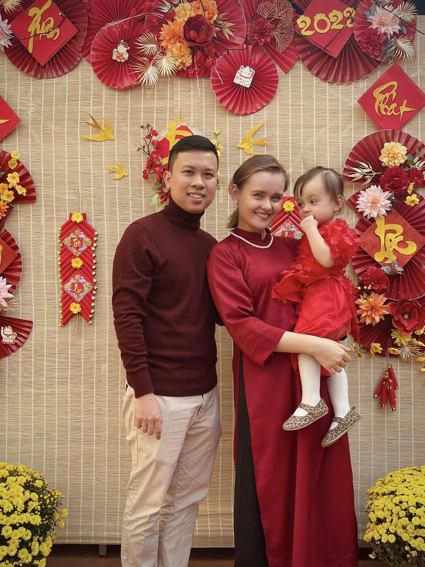 Cô gái Ukraine xinh đẹp như thiên thần “đổ rầm” trước chàng trai quê Nam Định, vượt 8000km tới làm dâu Việt Nam - Ảnh 7. Cô gái Ukraine xinh đẹp như thiên thần “đổ rầm” trước chàng trai quê Nam Định, vượt 8000km tới làm dâu Việt Nam - Ảnh 7.